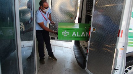 Eşinin boğup, kepçe ile gömdüğü kadının cenazesi otopsi için morga getirildi