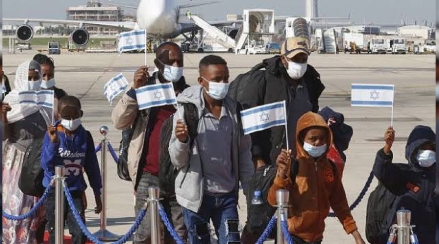 Etiyopya'dan 300 Yahudi İsrail'e getirildi