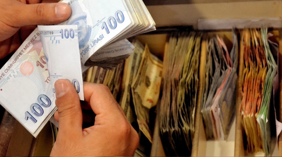 Euro 10 liraya merdiven dayadı