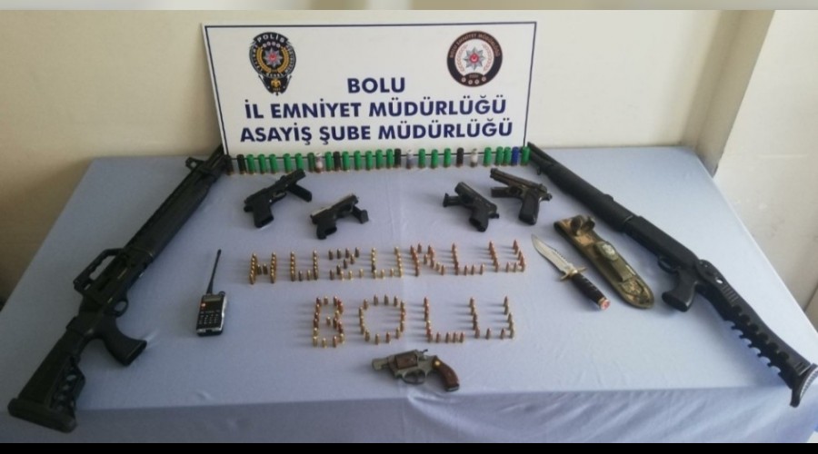 Ev ve iş yeri aramasında adeta cephanelik çıktı