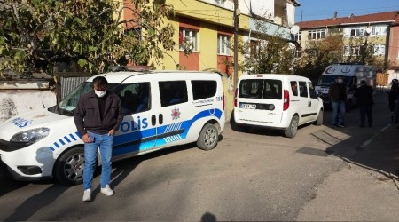 Evinde ölen yaşlı adam 10 gün sonra fark edildi