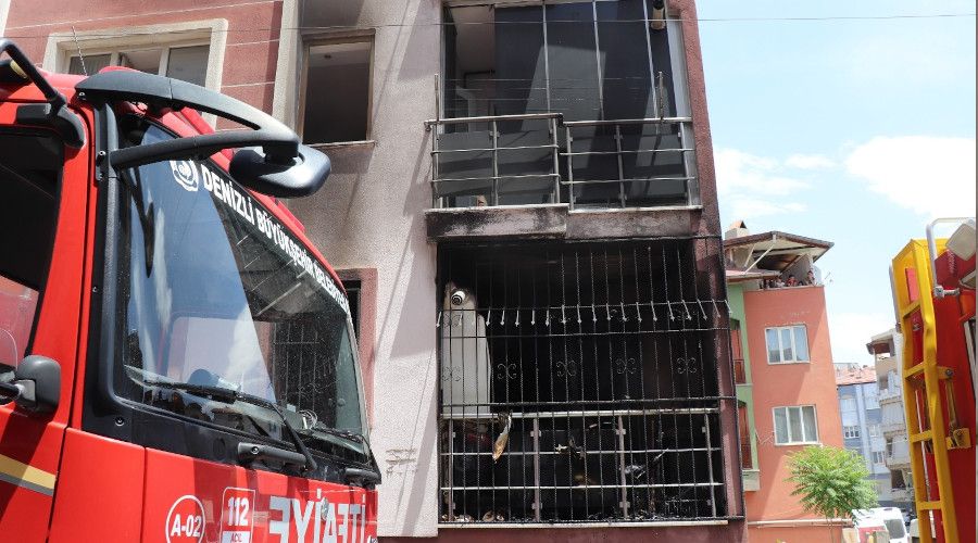 Evini yakan kadın apartmanı kilitleyerek kaçtı, içeridekiler son anda kurtarıldı