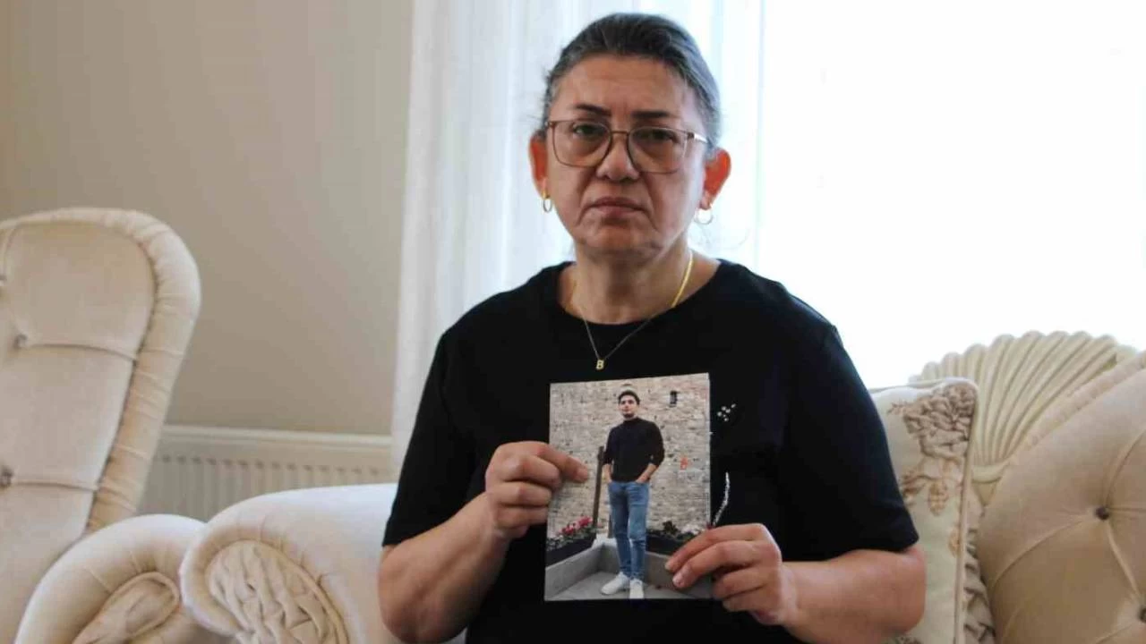 Evladından depremden bu yana haber alamayan anne: Batuhan olsaydı gelirdi, öperdi hediyesini verirdi