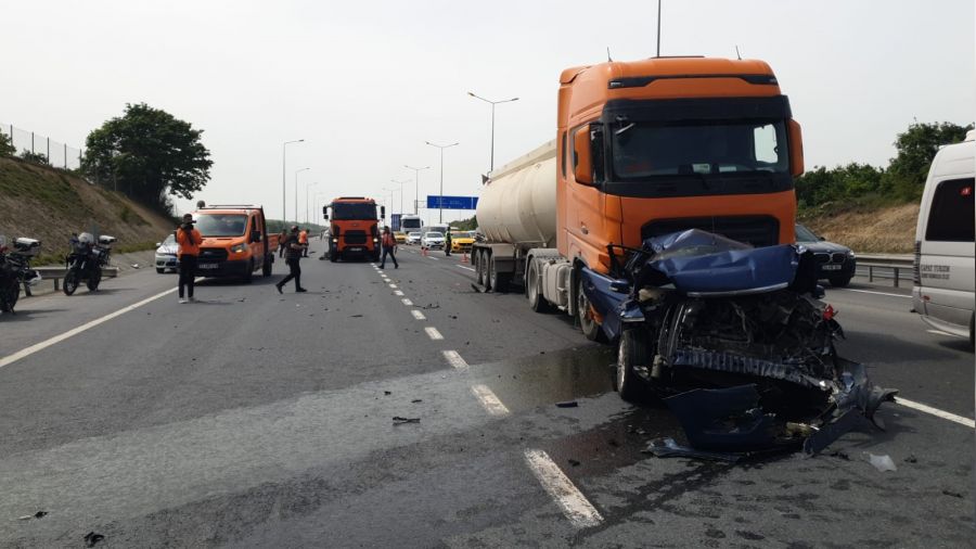Ey�psultan'da tankerin �arpt��� otomobil pert oldu