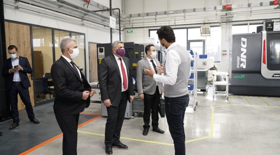 Fabrika gibi eitim merkezi