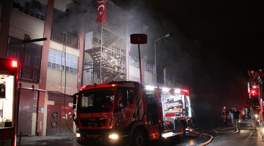 Fabrika yangını ucuz atlatıldı