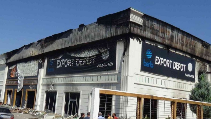 Fabrika yangınında hasar büyük