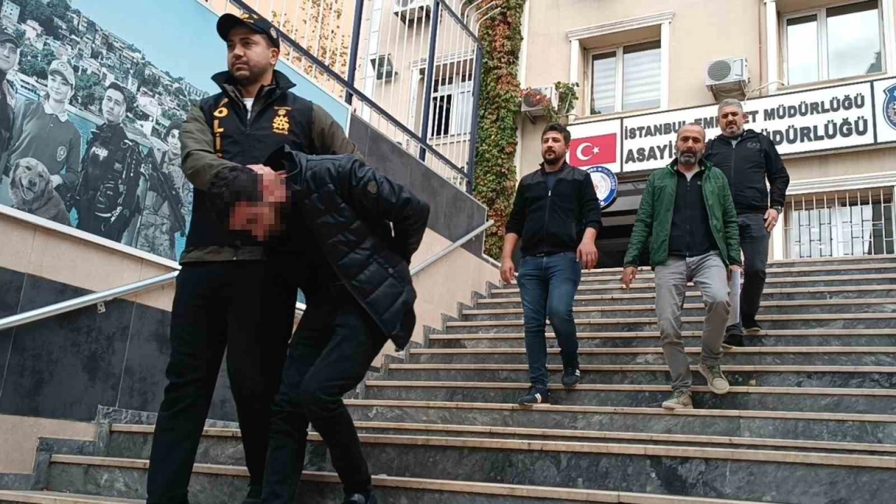 Fatih'te ATM �n�nde pos makinesiyle 2 milyon liral�k vurgun