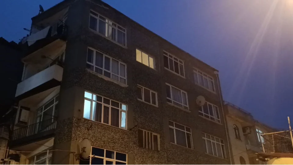 Fatih'te T�rkmenistanl� kad�n 5'inci kattan d��t�