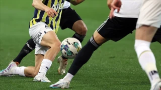 Fenerbah�e Be�ikta�'a el verdi! Galatasaray yaln�zl��a itildi