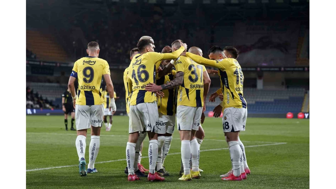 Fenerbahçe, deplasmanda üst üste 4. maçını kazandı