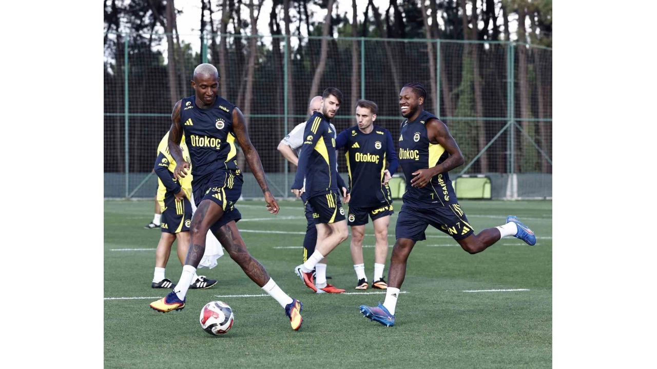 Fenerbah�e, Trabzonspor ma�� �ncesi kampa girdi