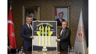 Fenerbahe ynetimi Bakan Bak' ziyaret etti