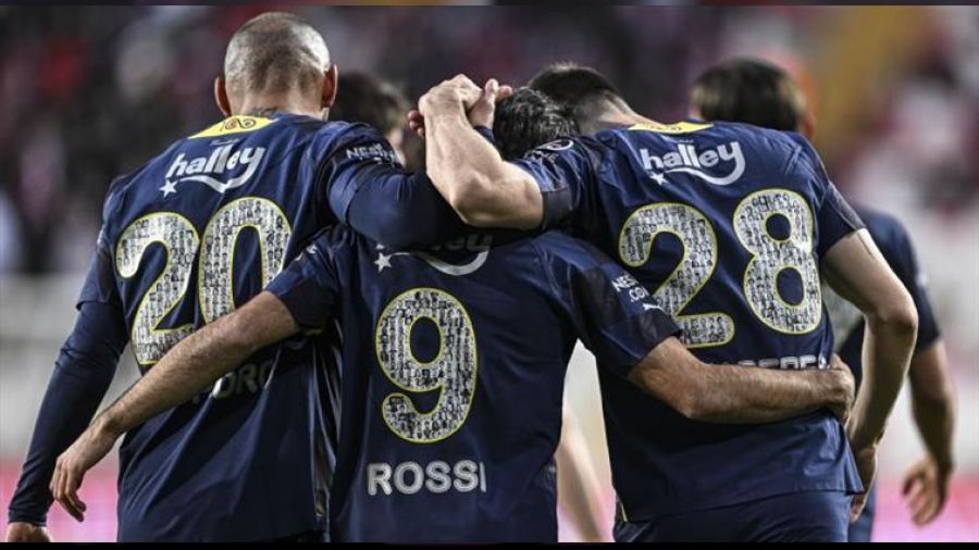 Fenerbahçe zor deplasmanı kolaya çevirdi