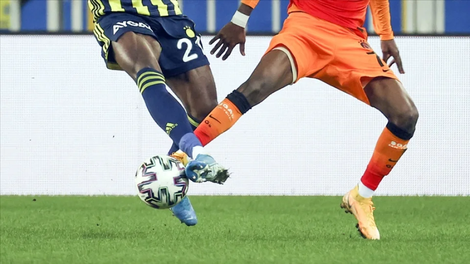 Fenerbah�e'den Galatasaray'a 2. �a�r� Balta operasyonu