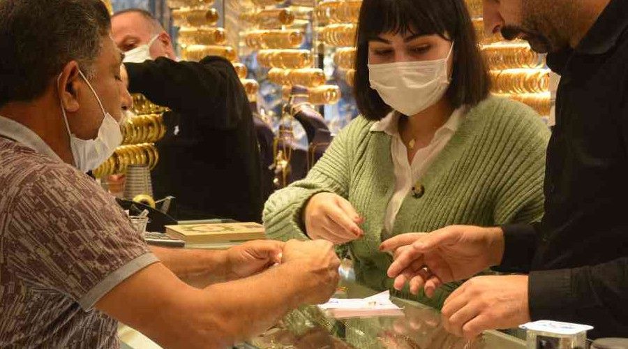 Fiyatlar y�kseldi, 1 g�nde 1.5 milyonluk alt�n bozdurdular