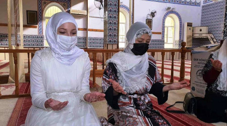 Fransız anne ve kızı Müslüman oldu
