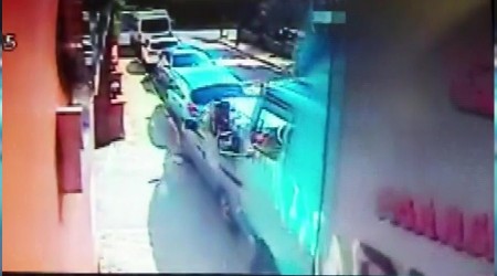 Freni boşalan kamyon 5 otomobili biçti