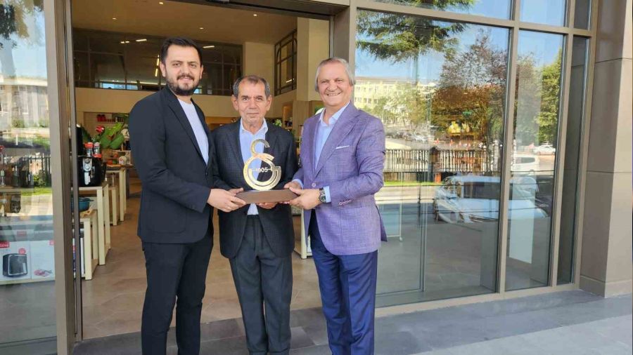 "Galatasaray bir y�ld�zlar kul�b� oldu"