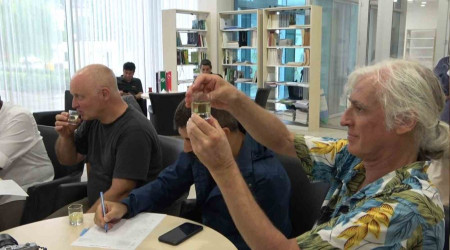 Gazeteci turistler çayın serüvenini öğrendi