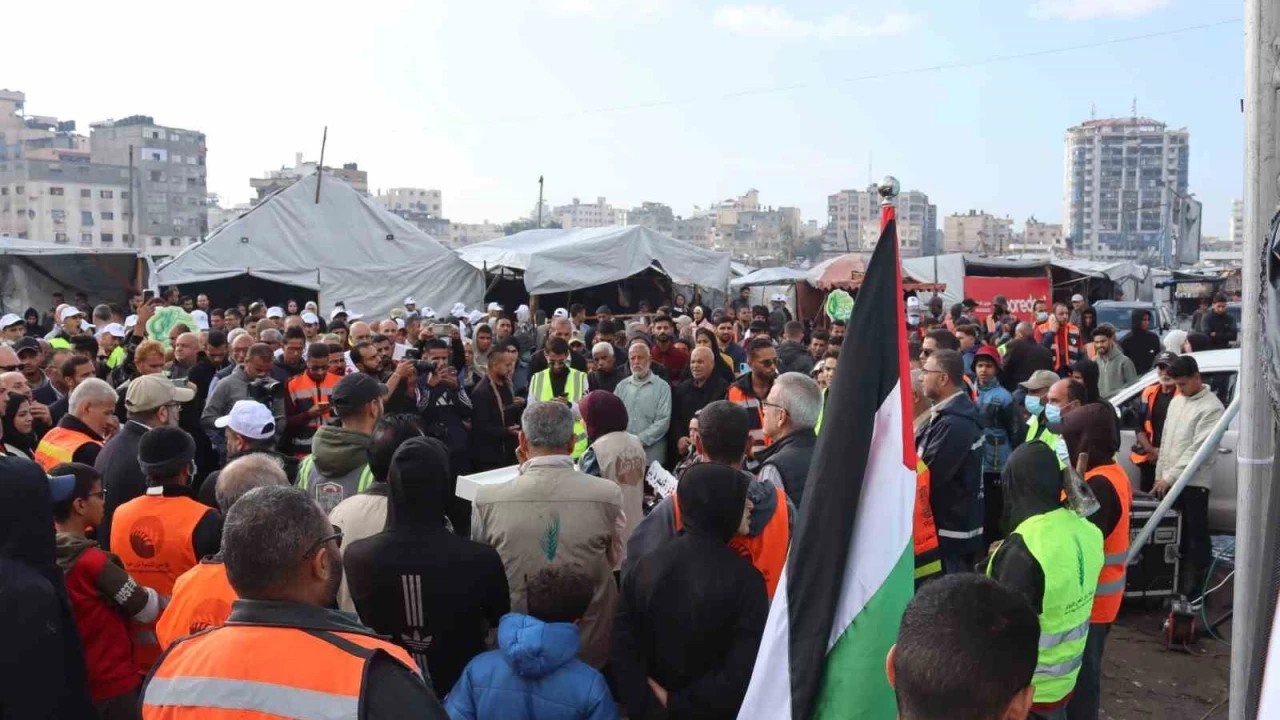 Gazzeliler "Yeniden İnşa Edeceğiz" kampanyası başlattı