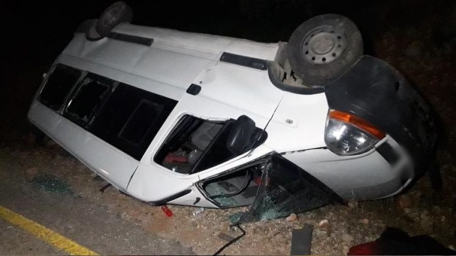 Göçmen taşıyan minibüs kaza yaptı