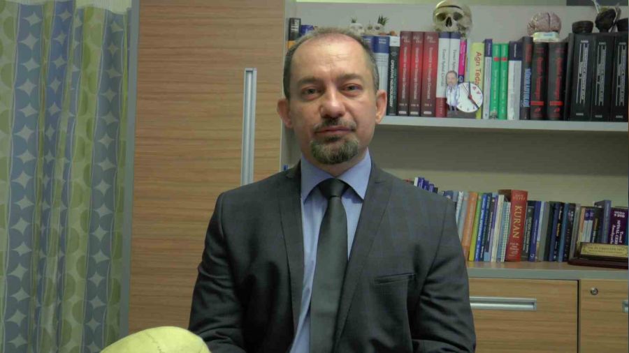 G�ze vuran ba� a�r�s� t�m�r habercisi olabilir