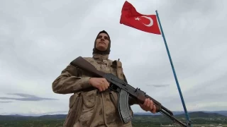 Gündüz evde anne, akşam vatan nöbetinde