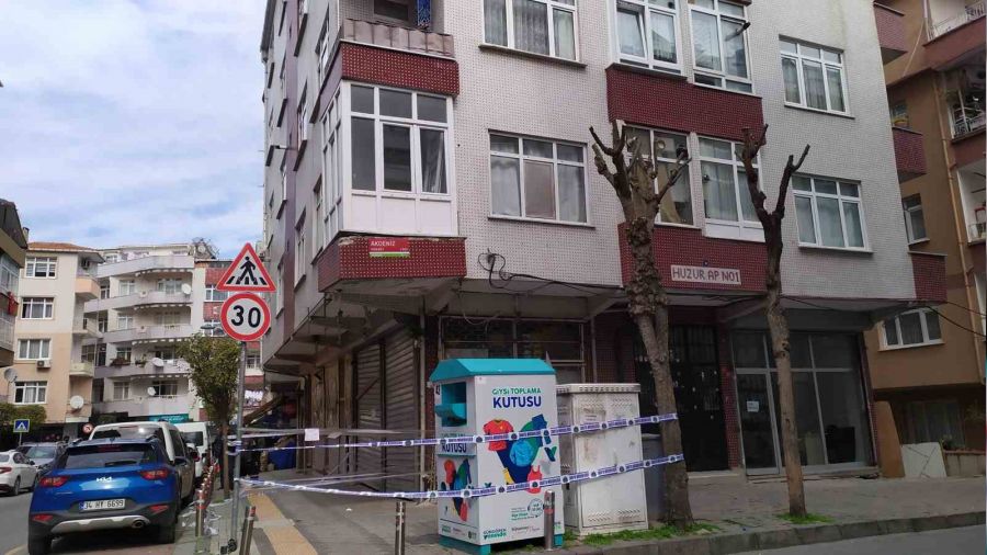 Güngören'de bir binaya şeritli önlem