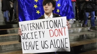Gürcistan'da binlerce kişi seçim sonuçlarını protesto etti