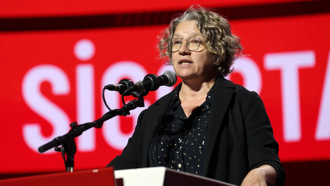 Hacer Foggo'ya s�rpriz telefon: Gelin �zmir aday�m�z olun