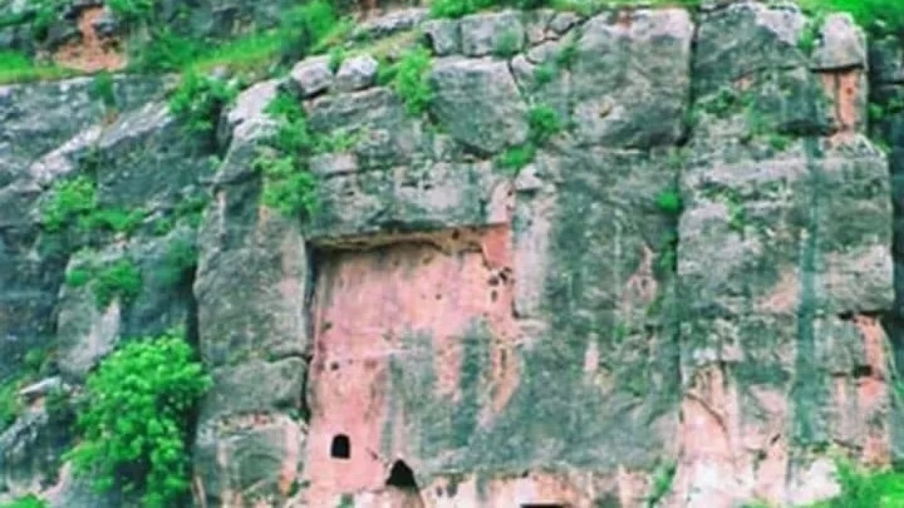 Hakkari'nin gizemli dev evleri