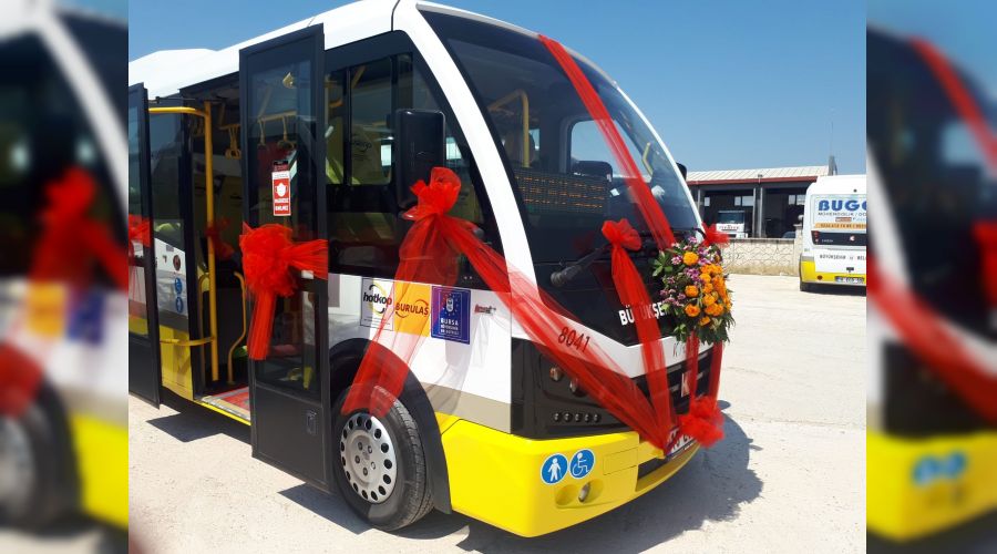 Halk otob�s�nden gelin arabas�