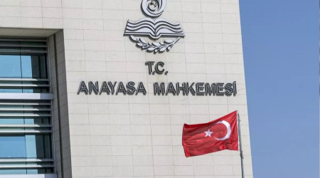 'Halkı yanıltıcı bilgiyi alenen yayma' suçuna hapis cezası AYM'de görüşülecek