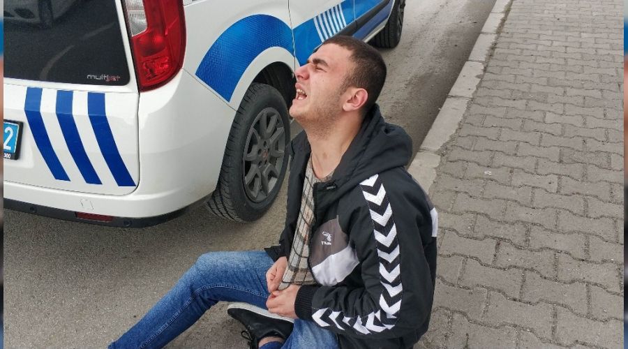 Hamile kad�n seyir halindeki ara�tan d��t�