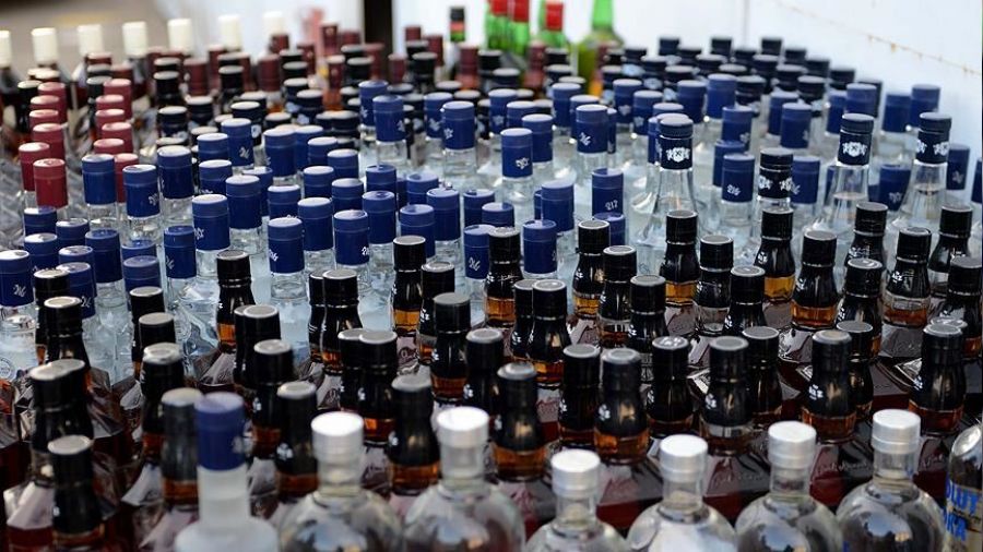 Hatay'da 4 ton Mersin'de 5 tır kaçak içki ele geçirildi