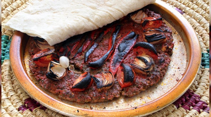 Hatay'da 'Tepsi Kebabı' sofraları süslüyor