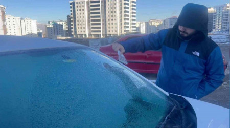 Hava scaklnn eksi 11'e dt Erzurum'da her yer buz tuttu