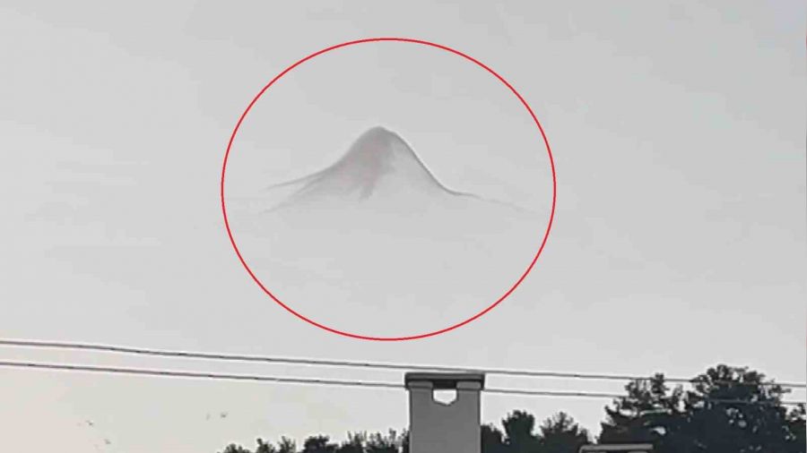 Hi� bulut yokken g�ky�z�nde ortaya ��kan siluetle �a��rtt�