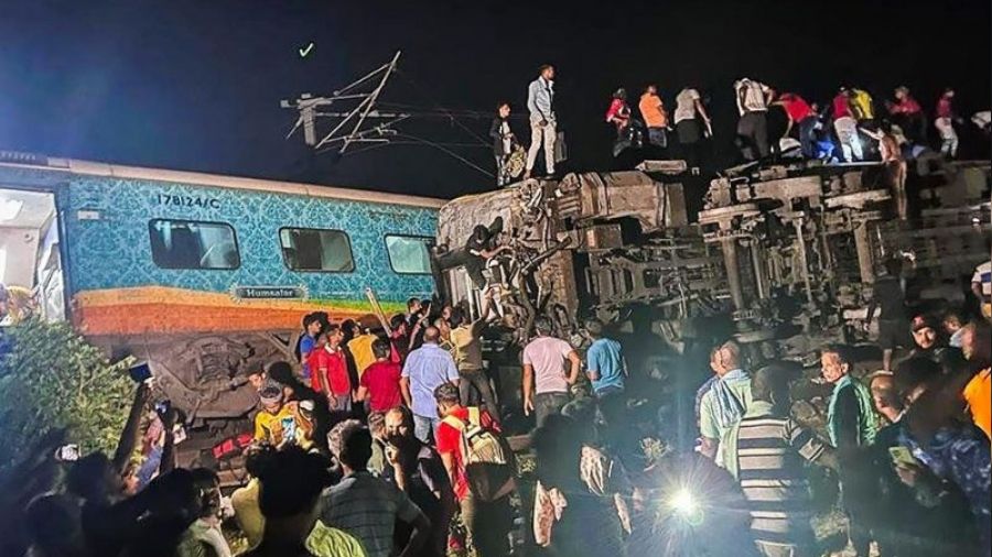 Hindistan�da facia: 50 �l�, 350 yaral�