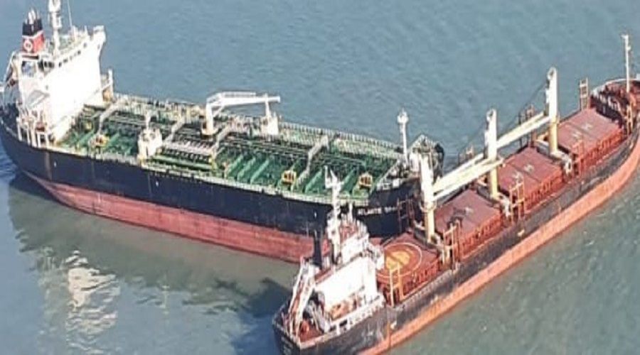 Hindistan'daki Kuç Körfezi'nde iki gemi çarpıştı