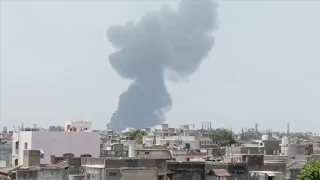Hindistan'n Gucerat eyaleti Ahmedabad kentinde ok sayda yolcunun bulunduu uak dt