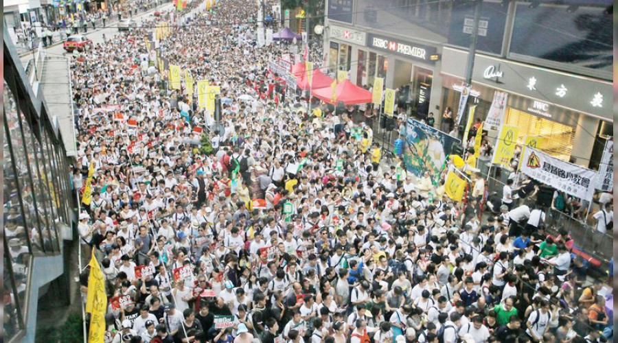 Hong Kong'da geri ad�m