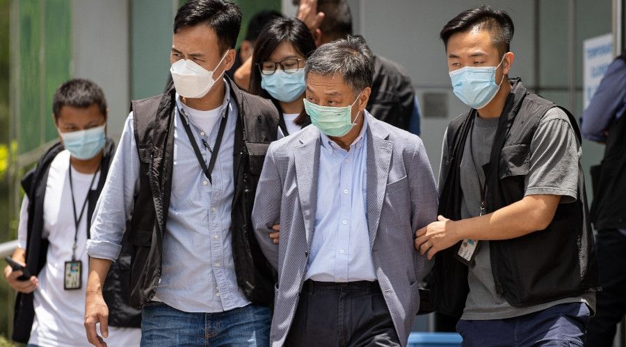 Hong Kong'da muhalif gazeteye 500 polisle bask�n