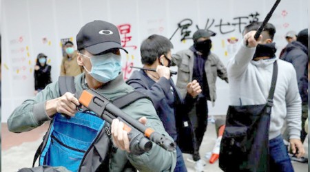 Hong Kong'da yeni yıl protestolarla başladı