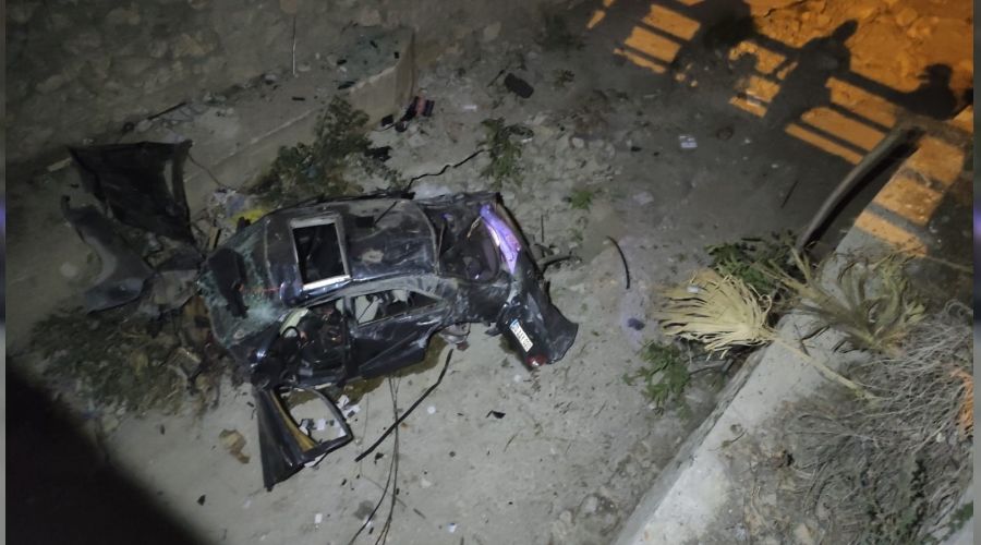 Hurda yığınına dönen araçtan sağ çıktı