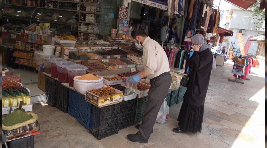 Hurma tezgahlarda yerini ald�