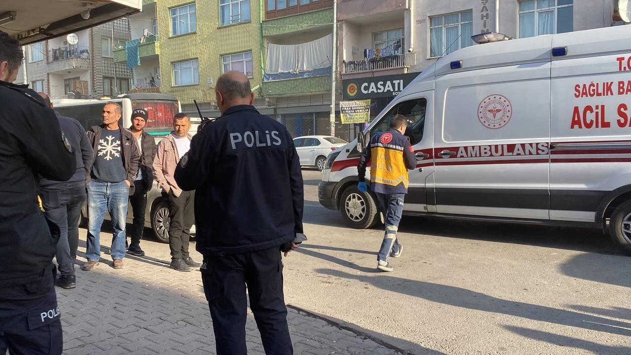 Husumetlilerine ate atlar, yoldan geen 4 kii de vuruldu