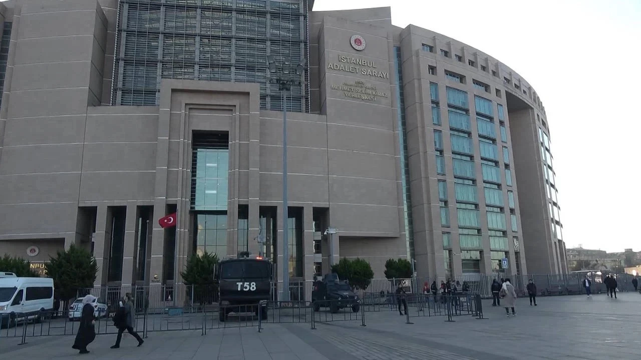 İBB'ye yönelik soruşturmada 3 kişi hakkında yakalama kararı