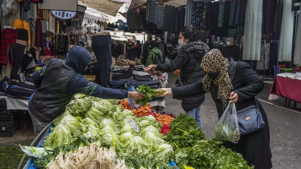 İktidarın enflasyonuyla mücadele vatandaşın mutfağında